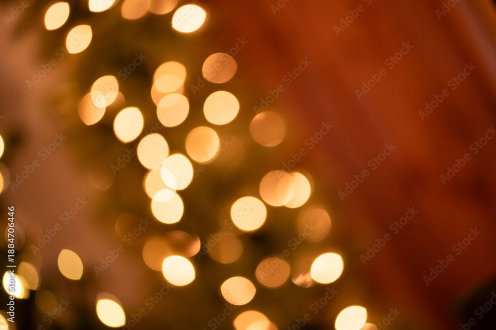 Obraz premium Gold bokeh Christmas lights with amber abstract background