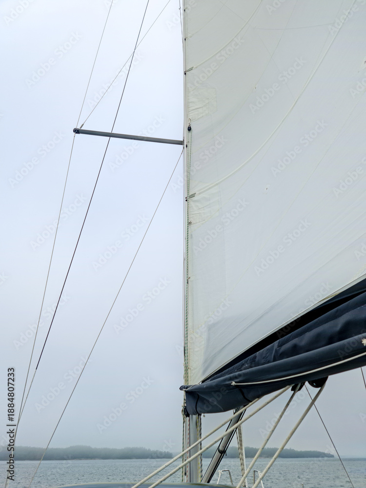 Obraz premium Sailboat mast and sails against cloudy sky