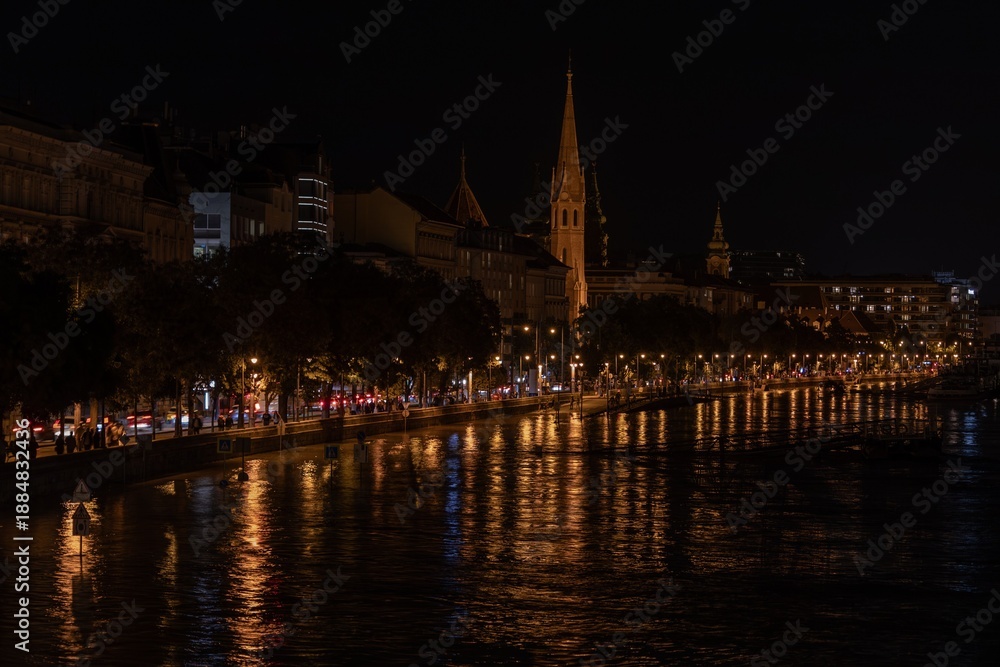 Fototapeta premium night view of the old town of Budapest