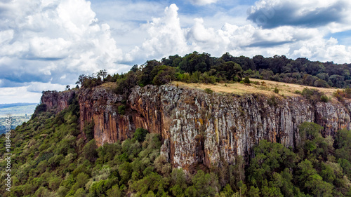 Foto Dramatic Cliff Formation in Mount Elgon National Park, Kitale, Kenya