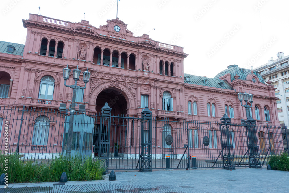 Fototapeta premium Casa Rosada presidential palace in Buenos Aires, Argentina, with ornate architecture 