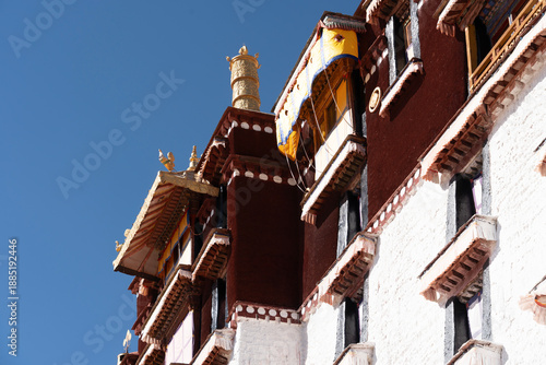 Bild auf Leinwand Close-Up of Potala Palace Architecture
