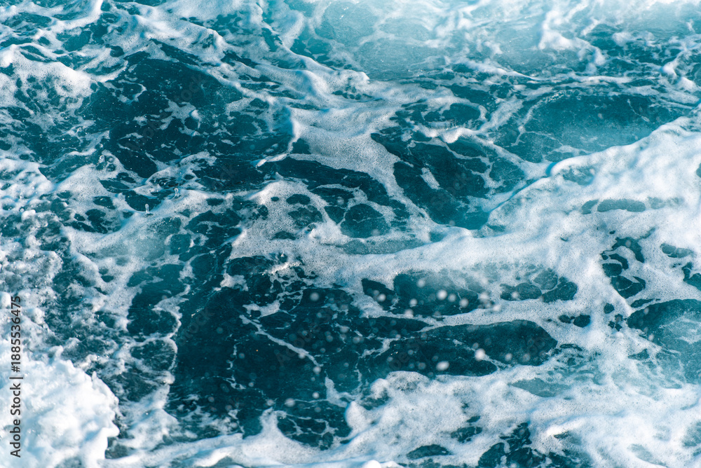 Fototapeta premium 혼란하게 뒤섞이는 바다