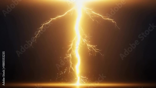 暗闇に落ちる激しい黄金の稲妻と飛び散る火花