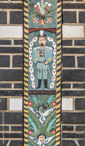 Détail de stèle funéraire du Cimetière Joyeux de Sapanta, Roumanie