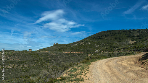 Montée sur l'ensemble médiéval de Marcuello à Sarsamarcuello, Aragon, Espagne