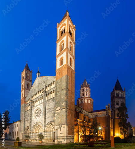 Photos Vercelli - Basilica di San Andrea at dusk
