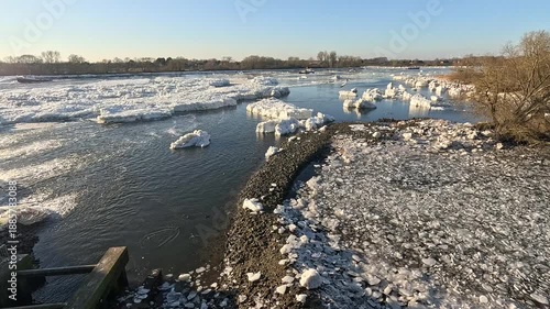 Drift ice on the Elbe