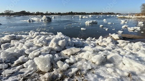 Drift ice on the Elbe