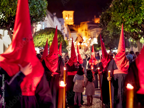 Quadro em tela Many nazarenos with red hoods walking in procession