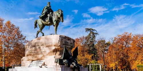 Fotografi Monument to Martínez-Campos, designed by Mariano Benlliure