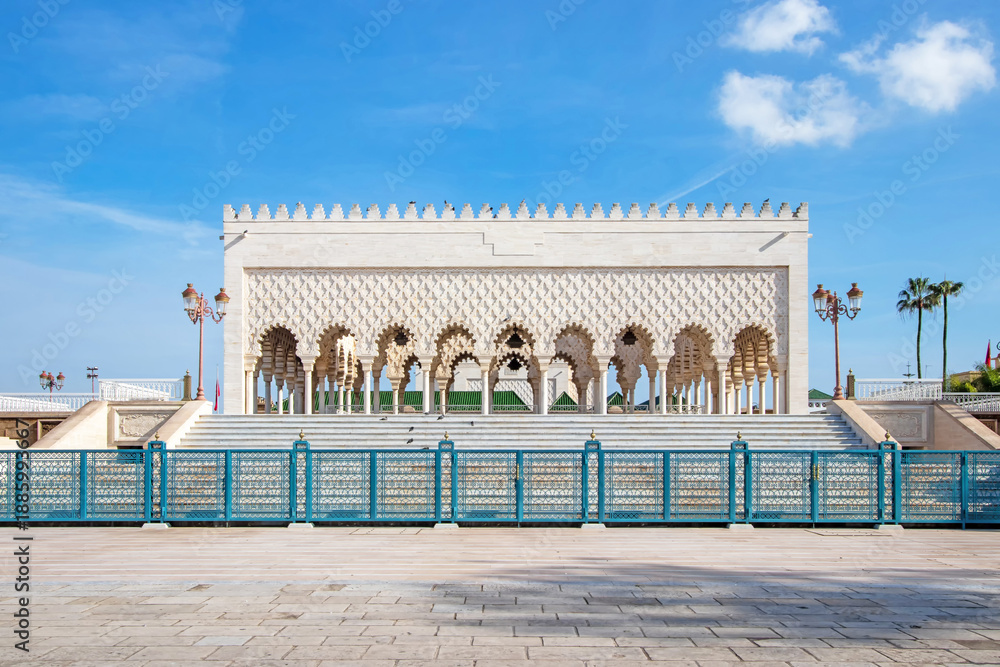 Obraz premium Rabat, Morocco, the western pavillon of the Mohammed V mausoleum that contains the tombs of the old Moroccan king and his two sons