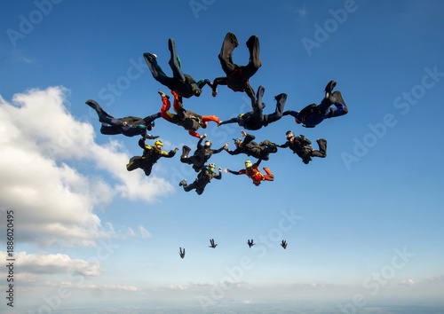 Cuadro en lienzo Parachutists perform a large formation in freefall.
