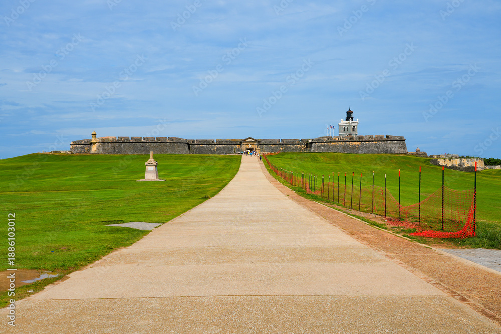 Obraz premium Walkway to the Castillo San Felipe del Morro, an ancient Spanish colonial fortress located at the entrance of the San Juan Bay in Puerto Rico