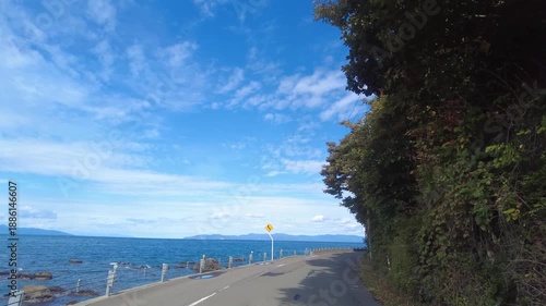 [4K] Driving Along Natsudomari Peninsula Coast: Scenic View of Mutsu Bay and Blue Sky in Aomori 【4K】夏泊半島の海岸線をドライブ：陸奥湾の青い海と空、岩場が続く爽快な車窓風景素材 撮影日：20251010-1

