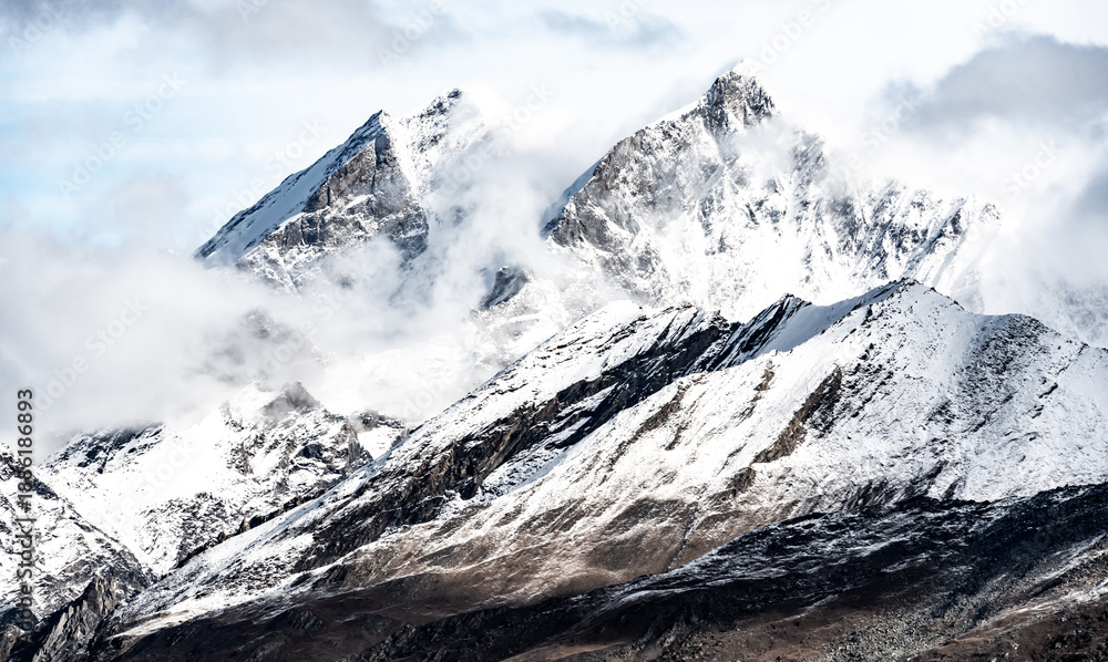 Αυτοκόλλητο Fresh Snow Line In The Swiss Alps