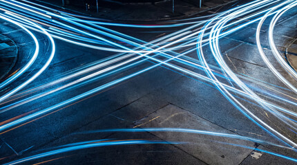 Papier peint photo Autoroute de nuit Carrefour nocturne futuriste vu d'en haut  © Talia