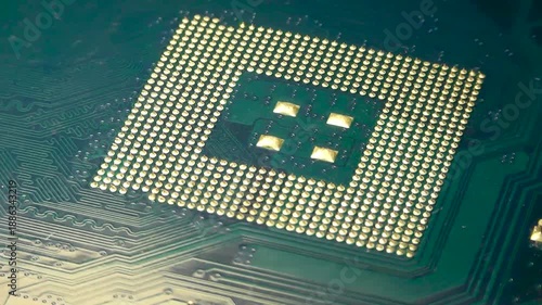 Electronic printed circuit board with tracks and connections