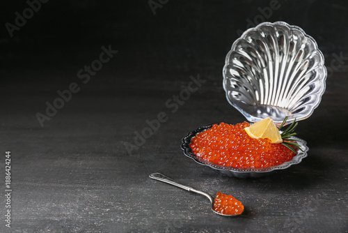 Plate in shape of seashell ...