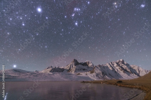 Fotografi Ama Drimi Snow Mountain and Lake Under Starry Night Sky - Tibet Landscape