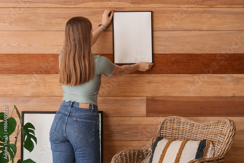 Woman hanging blank photo f...