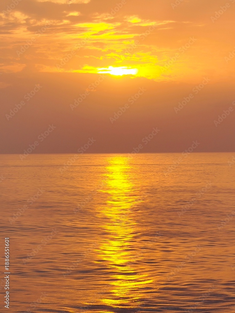 Obraz premium sunset over the sea