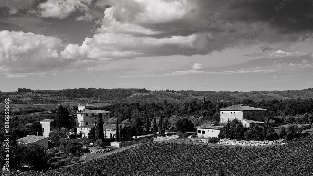 Fototapeta premium Italia panorami della Toscana in bianco e nero. Provincia di Siena,Val D'Orcia e Chianti Senese. Toscana, Italia 