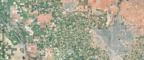Konstfotografi Satellite Image of Agricultural Fields and Irrigation Systems in California’s Ce