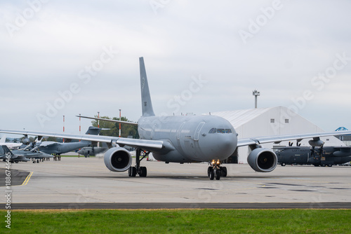 Fotografie A330 Multinational Multi Role Tanker Transport fleet on the ground at an airbase