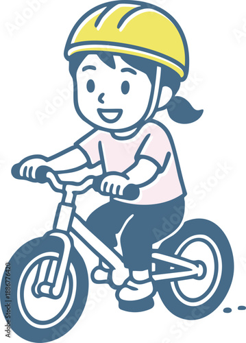 ヘルメットを被って自転車に乗る笑顔の女の子（交通安全・子供・習い事・外遊び・サイクリング）