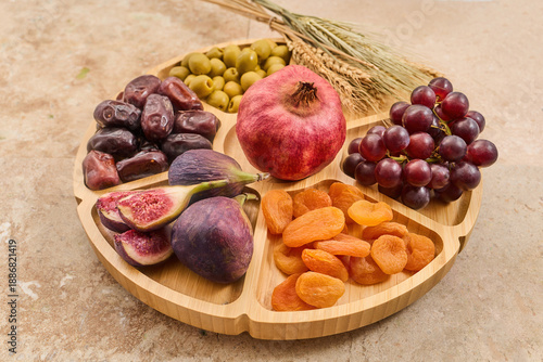 Photos Seven species platter showing traditional israeli harvest fruits
