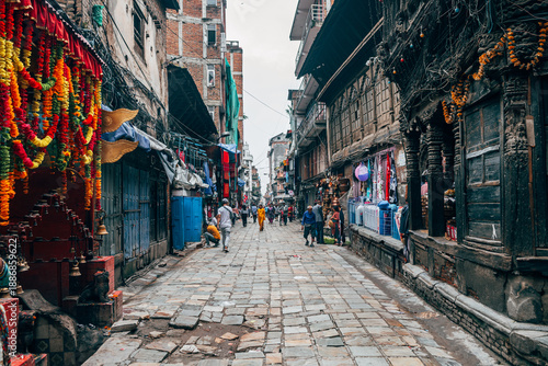 Konstfotografi street view of kathmandu old town, nepal