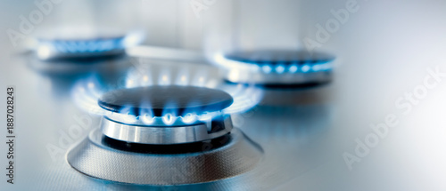 Brennende Gasflamme auf einem Kochfeld