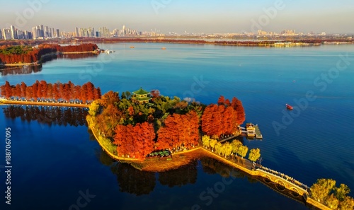 Tableau sur toile East Lake Wuhan Autumn Aerial View with City Skyline