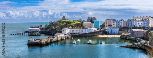 Cuadro en lienzo Panorama of Tenby Harbour, Pembrokeshire, Wales