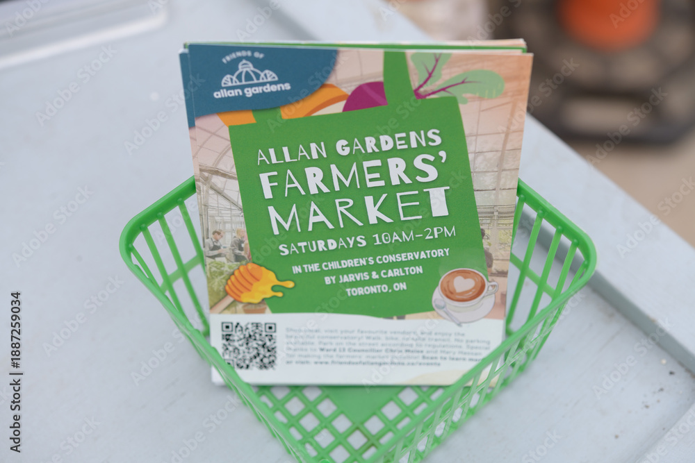 Obraz premium green plastic fruit basket with postcards at Allan Gardens Conservatory, Toronto