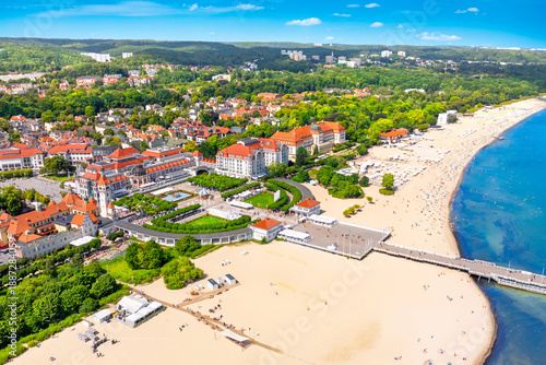 Obraz na plátne Sunny landscape of the resort town of Sopot and Molo - pier on the Baltic Sea