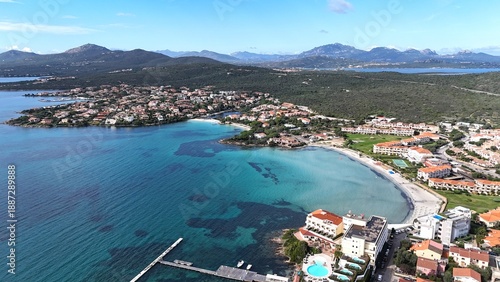 Wallpaper Mural survol de golfo Aranci près d'Olbia en Sardaigne	
 Torontodigital.ca