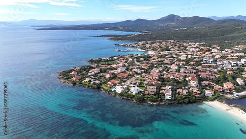 Wallpaper Mural survol de golfo Aranci près d'Olbia en Sardaigne	
 Torontodigital.ca