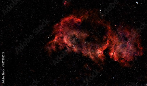 Farben im Weltraum zeigen den Seelennebel und Sterne in einem tiefen Schwarz
