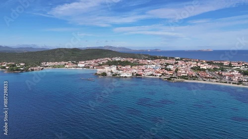 Wallpaper Mural survol de golfo Aranci près d'Olbia en Sardaigne Torontodigital.ca