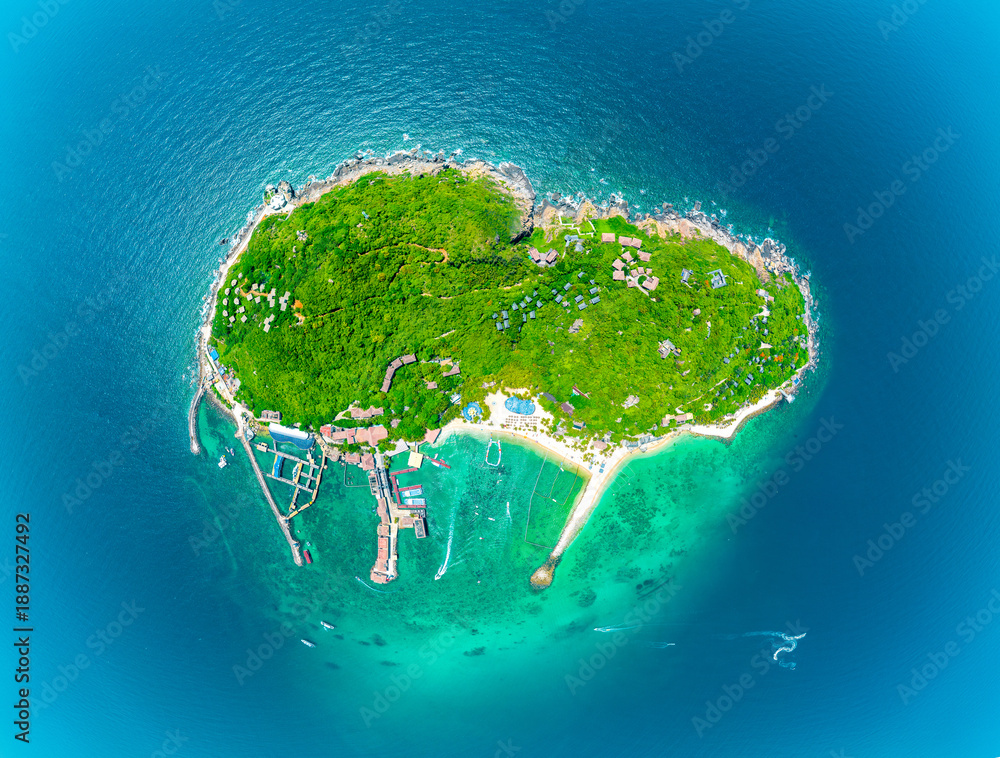 Fototapeta premium Aerial views of Boundary Island in Wanning, Hainan during the summer.