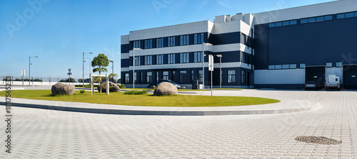 Fotografía Modern industrial building with a manicured lawn and large boulders in front