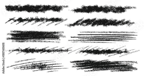Coleção de pinceladas pretas, rabiscos e traços de carvão desenhados à mão com fundo transparente.