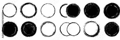 Cicli lunari stilizzati e disegnati a mano con texture grunge, rappresentazione di fasi celesti su sfondo trasparente.