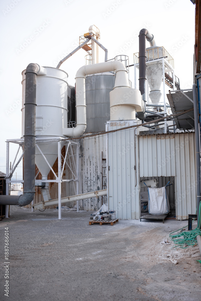 Obraz premium Large industrial silo system for processing bulk materials, manufacturing plant, factory infrastructure design
