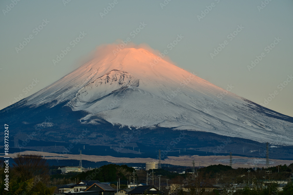 Fototapeta premium 朝焼けの富士山