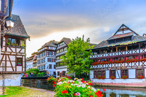 Obraz na plátne Strasbourg city historic centre The Petite France Quarter, Maison des Tanneurs h