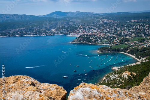 Obraz na płótnie Aerial View of Turquoise Mediterranean Bay in Cassis, Route des crêtes, France
