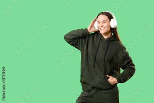 Young woman in sports suit ...